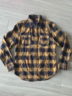 True Religion Western Plaid.  Size S. 2 Front Pockets. 50% Cotton
